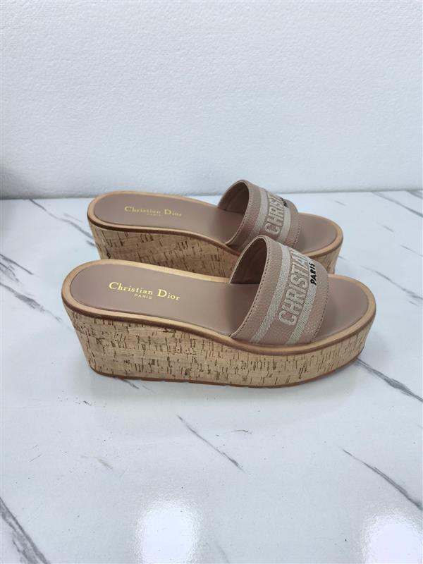 20251128184319676 270